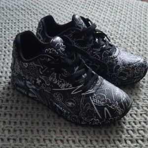 Stylish Black Graphic Women's Sneakers